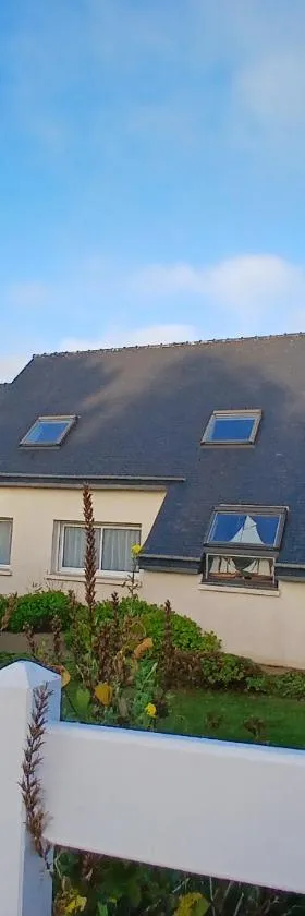 Maison avec jardin clos La Roche Jaudy，位于La Roche-Derrien的酒店