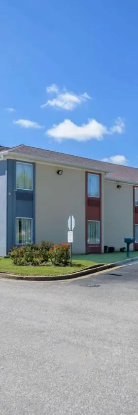 Motel 6 Dawsonville GA North GA Premium Outlets，位于道森维尔的酒店