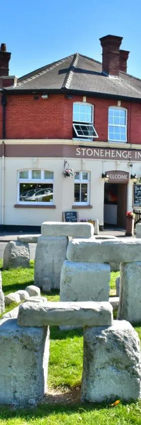 Stonehenge Inn & Shepherd's Huts，位于Durrington的酒店