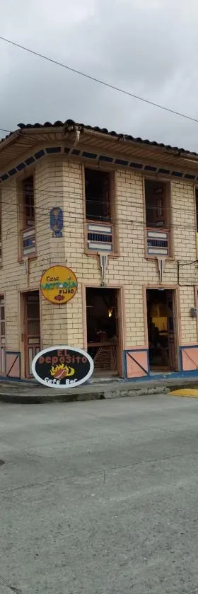 HOSTAL CASA VICTORIA PIJAO，位于Pijao的酒店