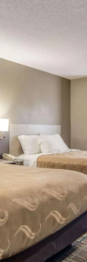 Quality Inn & Suites Grove City-Outlet Mall，位于格罗夫城的酒店