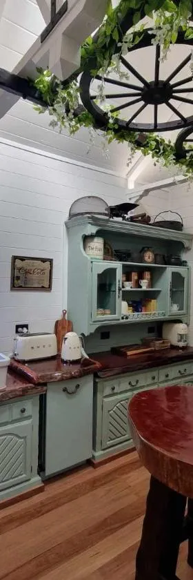 Storekeepers Cottage Guesthouse，位于Stroud的酒店