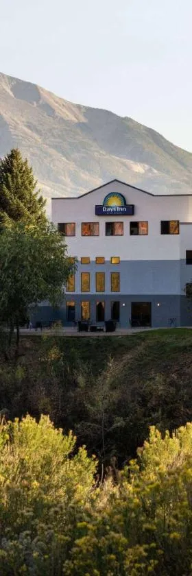 Days Inn by Wyndham Carbondale，位于卡本代尔的酒店