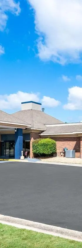 Quality Inn & Suites Fayetteville I-95，位于费耶特维尔的酒店