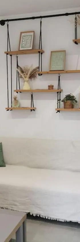 charmant appartement au cœur du village，位于Claret的酒店