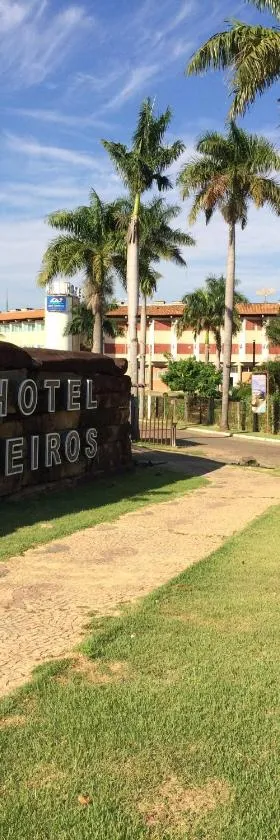 Hotel Canoeiros，位于皮拉波拉的酒店