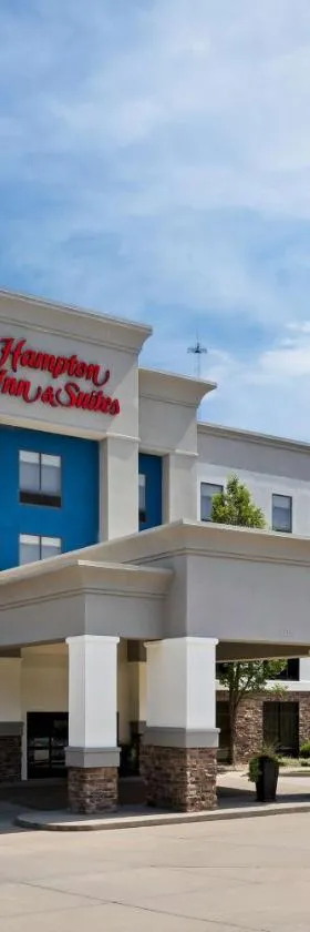 坎墩汉普顿套房酒店，位于北坎顿的酒店