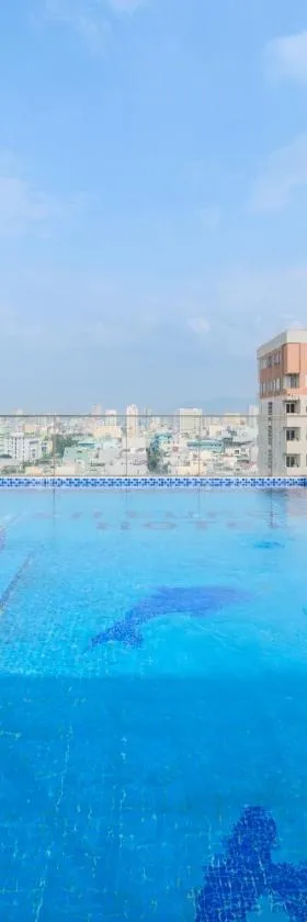 Maxhome Luxury Hotel，位于岘港的酒店