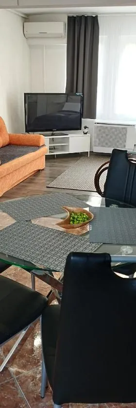 Vár-Lak Apartman，位于巴拉顿菲兹弗的酒店