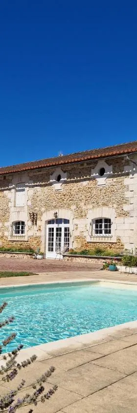Les Quintanes，位于Suaux的酒店