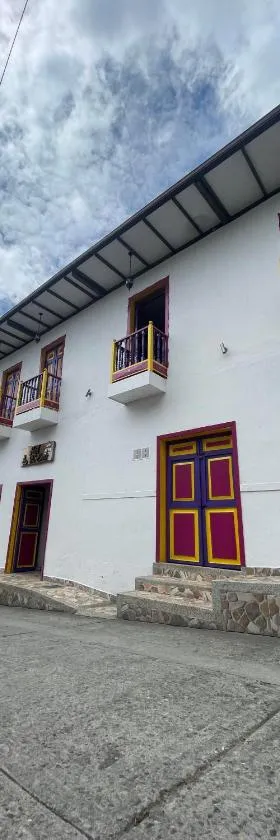 Hotel Emiss，位于萨兰托的酒店