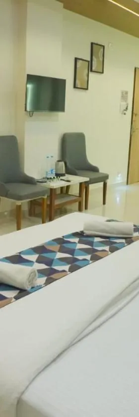 HOTEL AYODHYA，位于Virpur的酒店