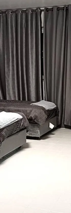 Popular Muang Thong Thani Condo, Building 9, Floor 8, Room 13，位于北革的酒店