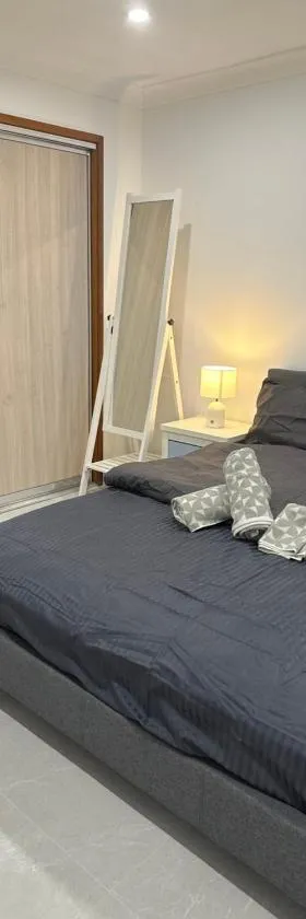 Comfort, cosy affordable and new relaxing house-3 Bedrooms - 3 queen beds -Excellent place that suitable for everyone，位于West Hoxton的酒店