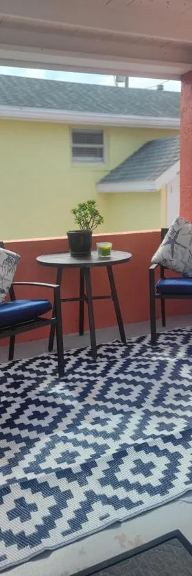 Steps to the Ocean with Beach Chairs!，位于新士麦那海滩的酒店