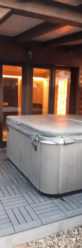 Vali néni kifőzde és apartman，位于Verőce的酒店