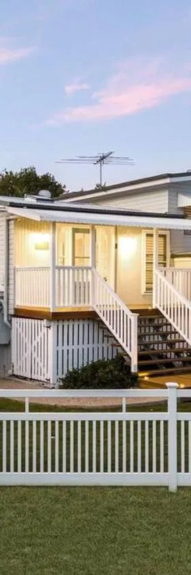 Bridgeport pet-friendly Pool Getaway，位于Margate的酒店