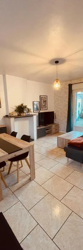 Jolie-maison-en-centre-ville，位于Brébières的酒店