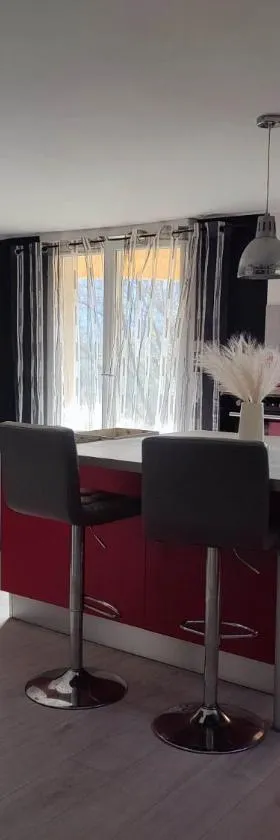 Appartement 64m2，位于昂贝略昂比热的酒店