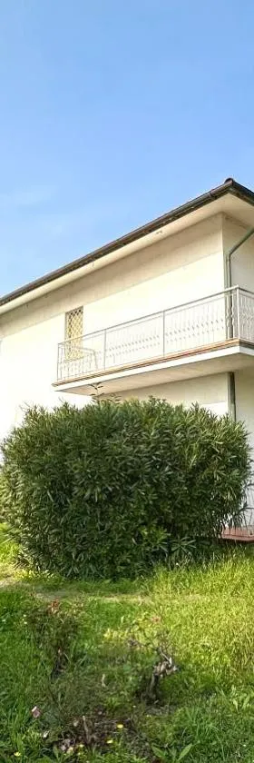 M292 - Marcelli, quadrilocale con giardino a 50mt dal mare，位于马瑟利的酒店