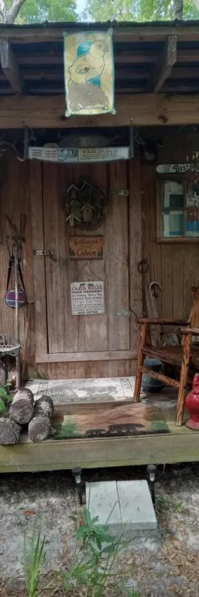 Sky acres aka the tin cottage，位于奇夫兰的酒店