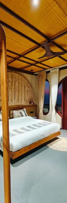 Himalayan Hobbit House，位于阿尔莫拉的酒店