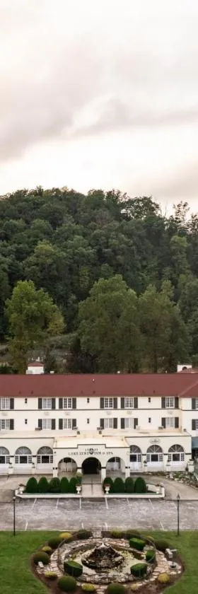 Lake Lure Inn and Spa，位于卢尔湖的酒店