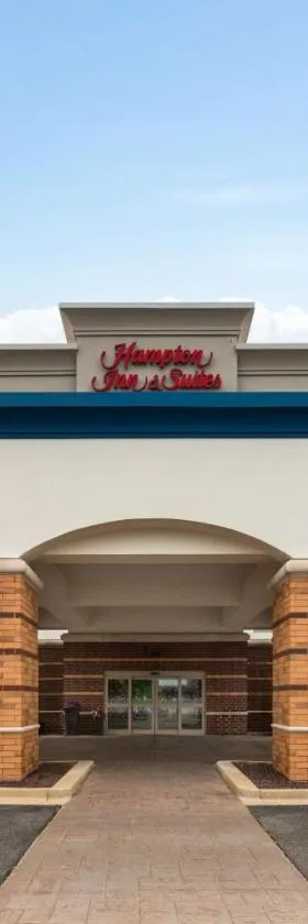 萨吉诺汉普顿套房酒店，位于萨吉诺的酒店