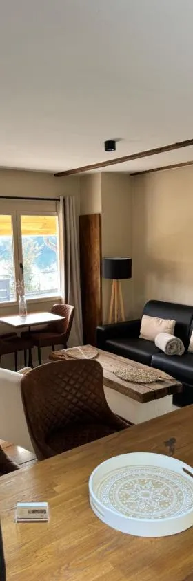 Maison au bord de l'eau Les Roches，位于内农河畔罗什福尔的酒店
