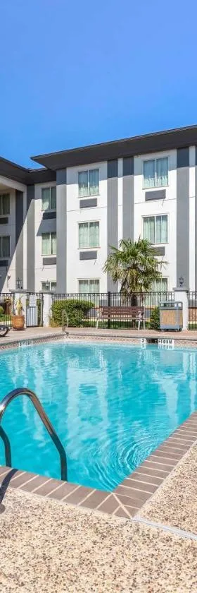 Best Western Medical Center North Inn & Suites Near Six Flags，位于圣安东尼奥的酒店