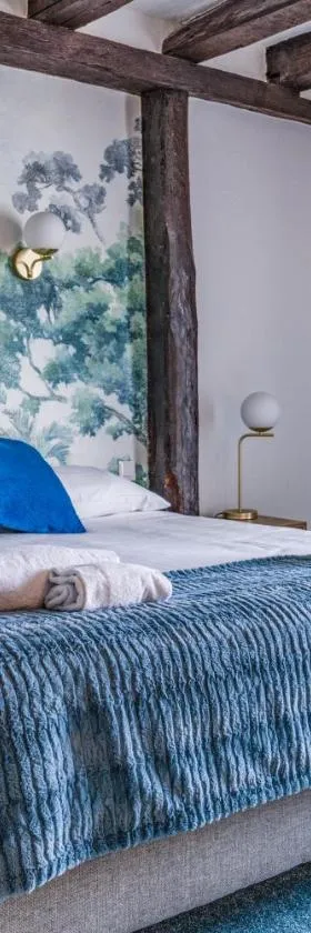 The Originals Boutique, Hôtel Le George , Loches，位于洛什的酒店