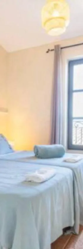 Maison Cosy Lodge 15 p clim wifi cour garage，位于Montfrin的酒店