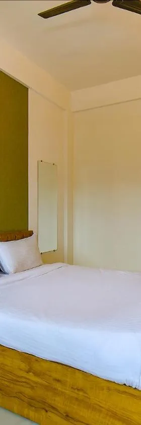 FabHotel Tiru Residency，位于浦那的酒店