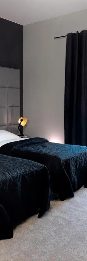 Hotel Absolwent，位于戈斯滕的酒店