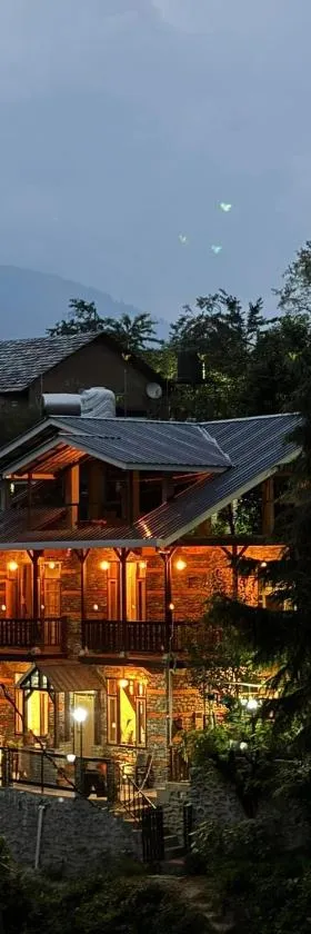Rustic Roots Home Stay，位于纳加尔的酒店