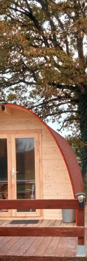 Safaripod Les Pourettes，位于Feusines的酒店