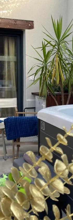 Yanna Lodge, gîte classé 4 étoiles avec Spa couvert entièrement，位于Arrest的酒店