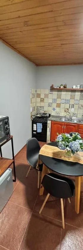 Departamentos En Roca sobre ruta 12，位于Gobernador Roca的酒店