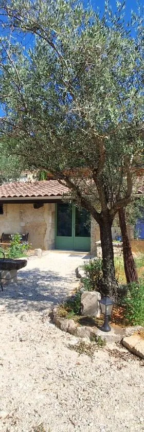 Domaine du Val des Nymphes - Chambres d'hôtes，位于拉加尔德阿代马的酒店