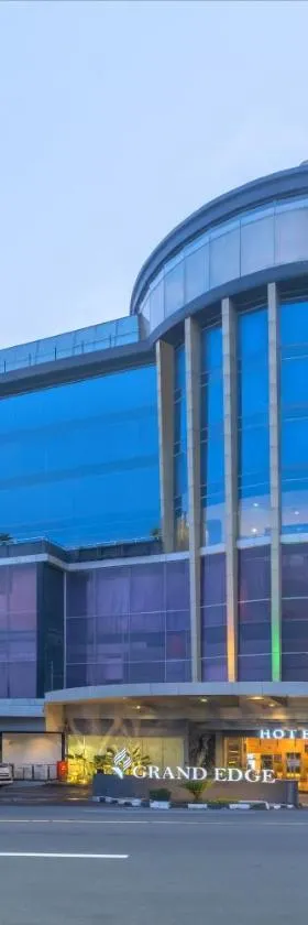 Grand Edge Hotel Semarang，位于三宝垄的酒店
