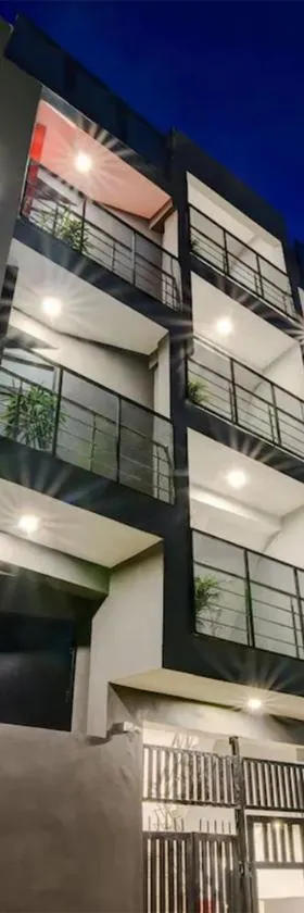 Hotel Crown Inn Surajkund Near Greenfield，位于法里达巴德的酒店