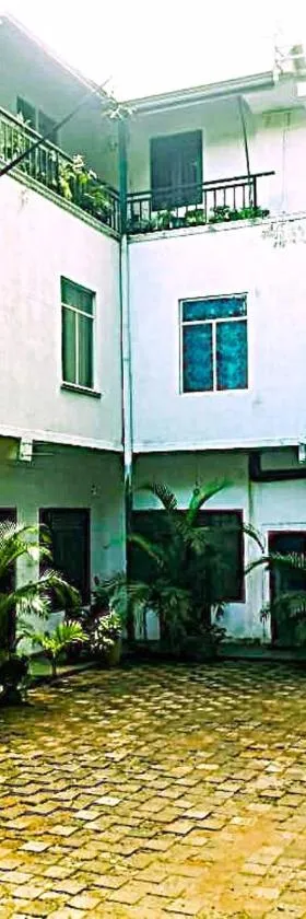 Ninety Nine Grand Hotel，位于巴杜勒的酒店