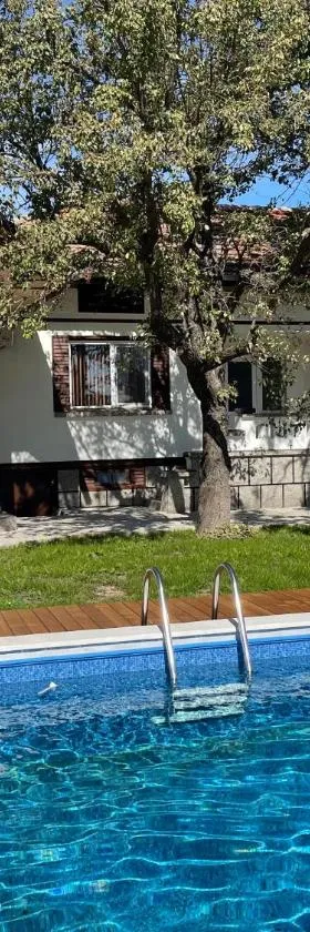 Сребърски Рай，位于Srebŭrna的酒店