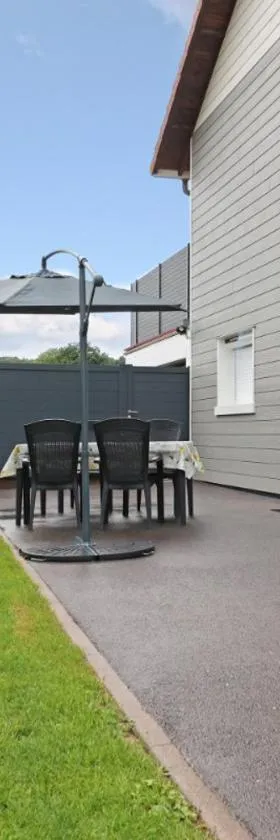 Gite avec terrasse proche Gérardmer tout inclus，位于Aumontzey的酒店