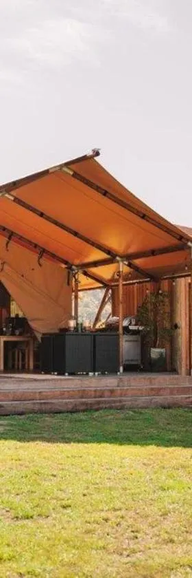 Bethells Luxury Retreat - Auckland Glamping，位于奥克兰的酒店