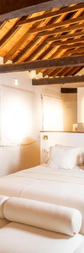 PUERTA de la AXARQUIA HOTEL BOUTIQUE，位于贝莱斯的酒店