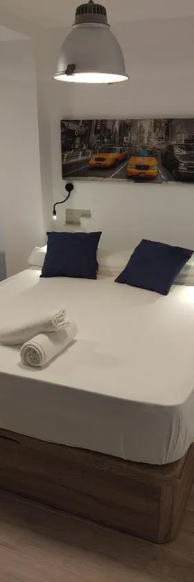 B2, Estudio independiente junto Aeropuerto Valencia，位于马尼塞斯的酒店
