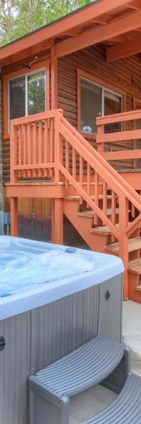 Acorn Alley Inside Yosemite - Dog Friendly w/Hot tub, Fire pit, EV Charger，位于北瓦沃纳的酒店