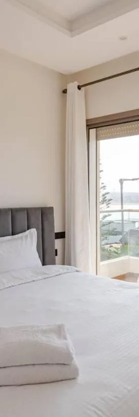 Luxurious Apt - Sea View，位于Pont Blondin的酒店