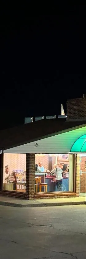 Westerner Motel，位于沙德伦的酒店